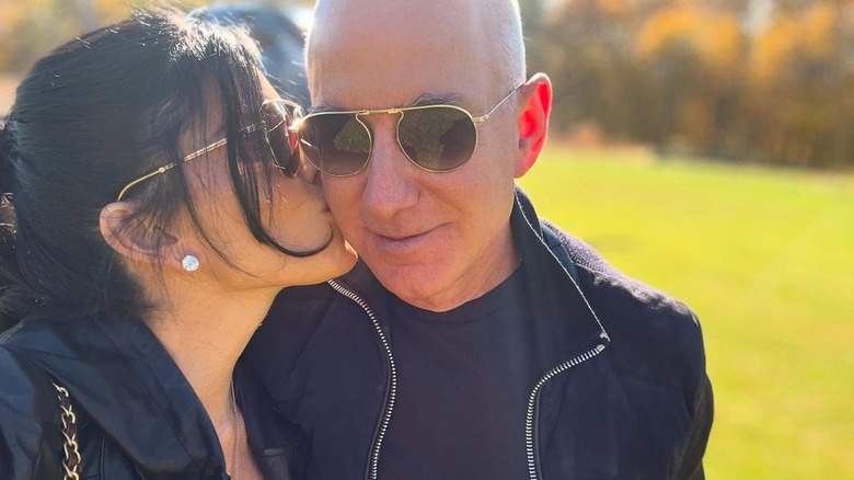 Lauren Sanchez kissing Jeff Bezos