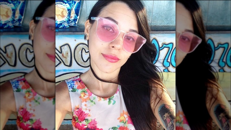 Woman on Instagram in pink glasses 