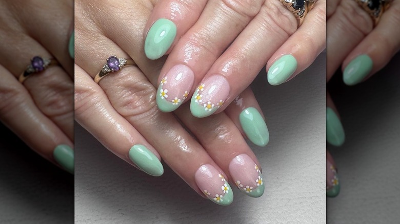 Floral green manicure
