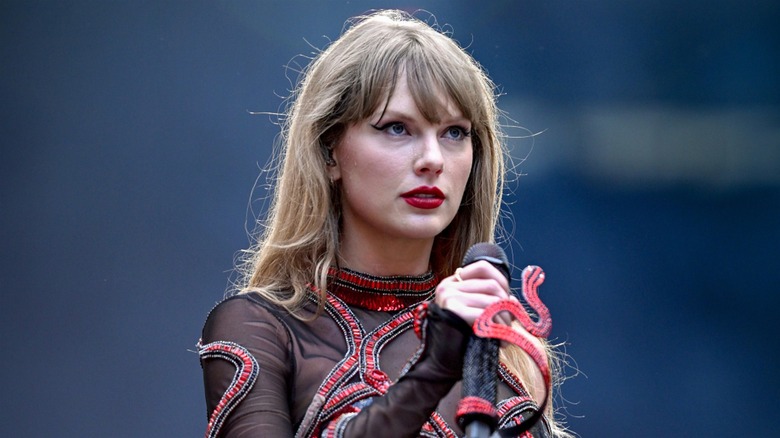 Taylor Swift on stagr