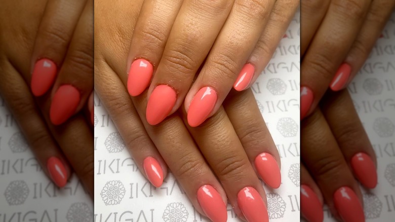 Coral nails