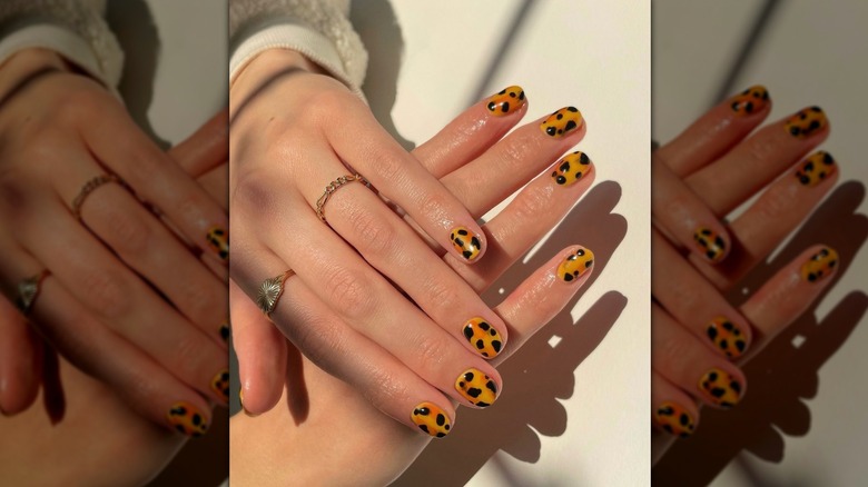 Leopard print manicure