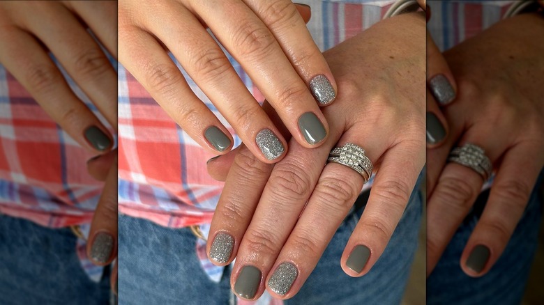 Dark nails with glitter