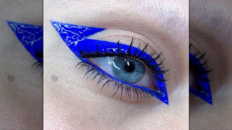 Glossy blue eyeliner