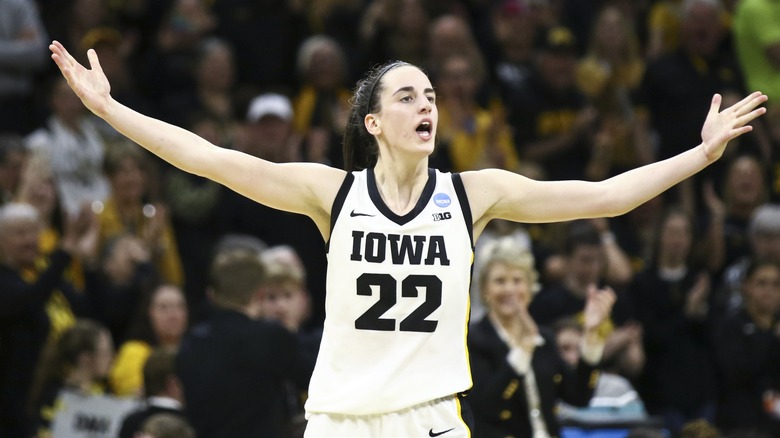 Caitlin Clark playing for the Iowa Hawkeyes