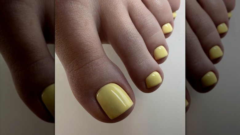 butter yellow pedicure