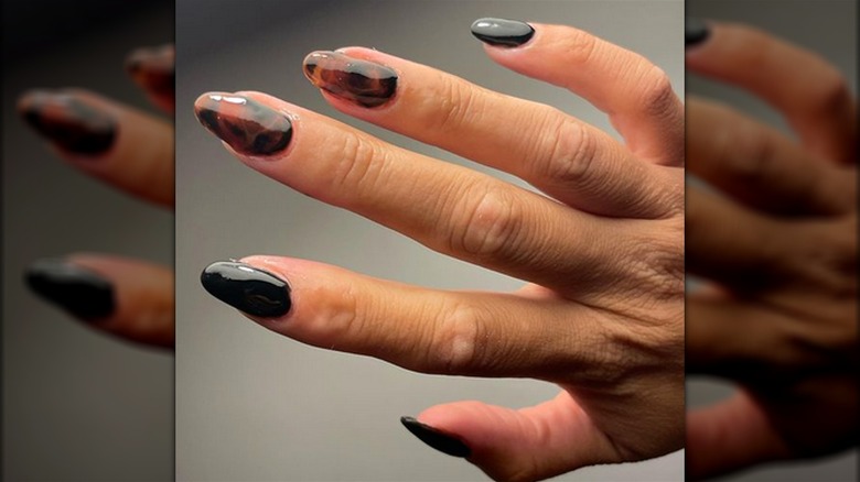 Black and tortoiseshell nails