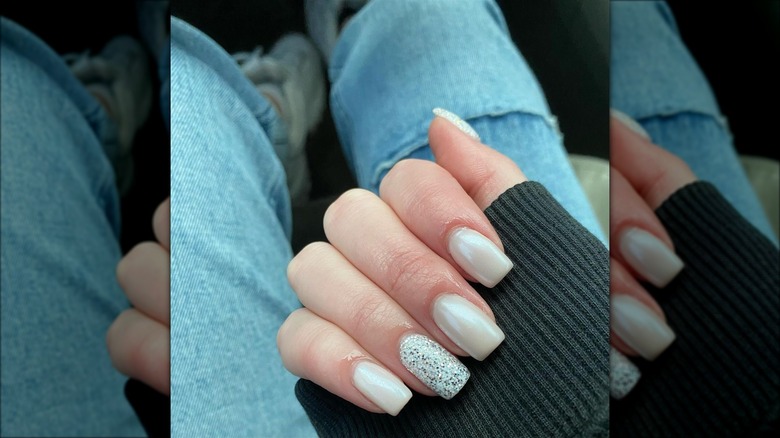 Vanilla chrome nails with glitter