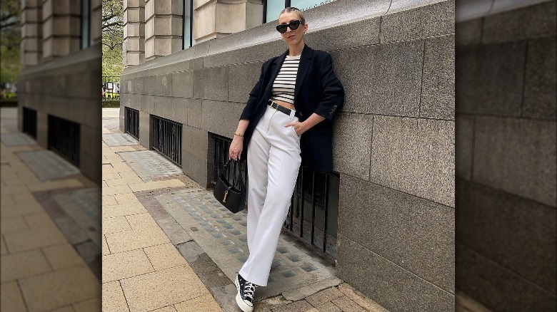 Woman in white trousers and sneakers 