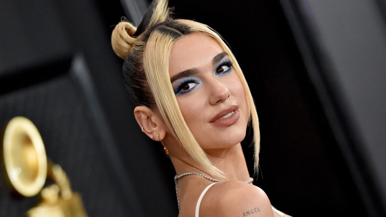 dua lipa at the 62nd annual grammy awards 2020