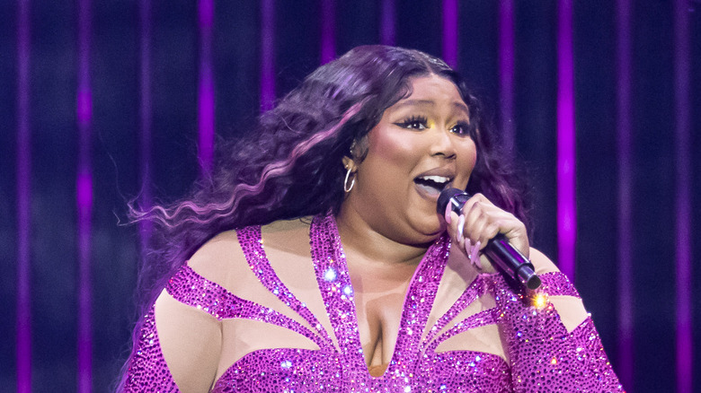 lizzo performs in detroit in 2022