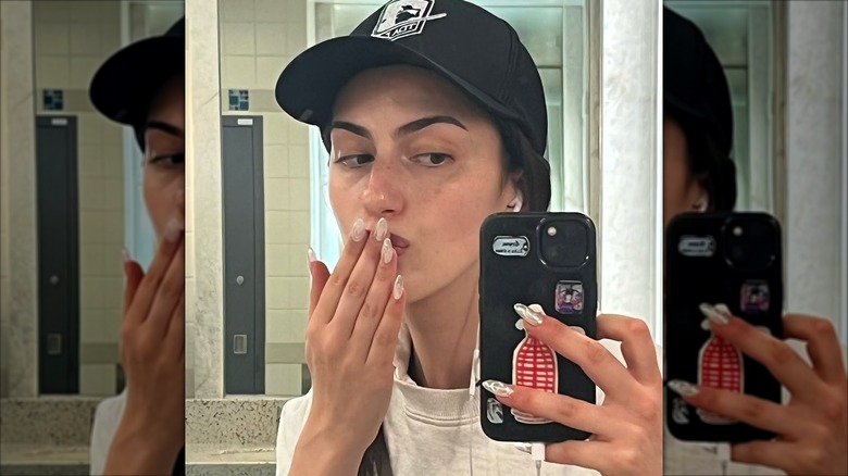 Lilli Kay without makeup taking a mirror selfie