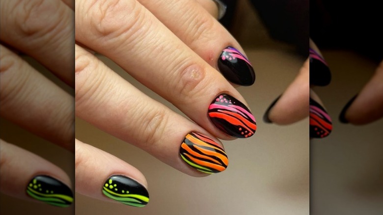 Black nails with neon