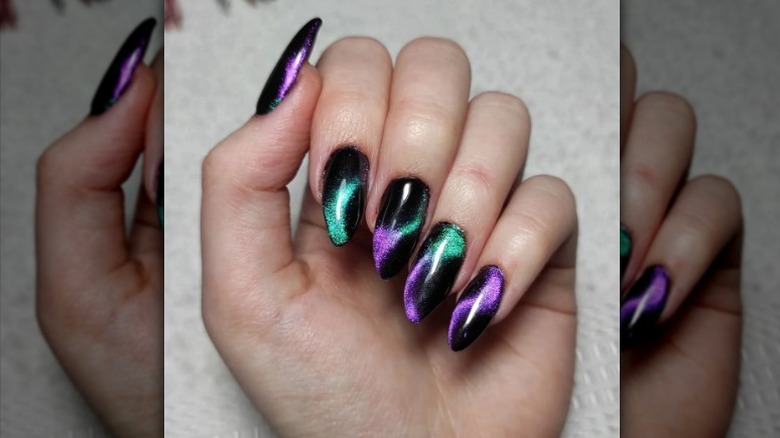 Magnetic black nail art