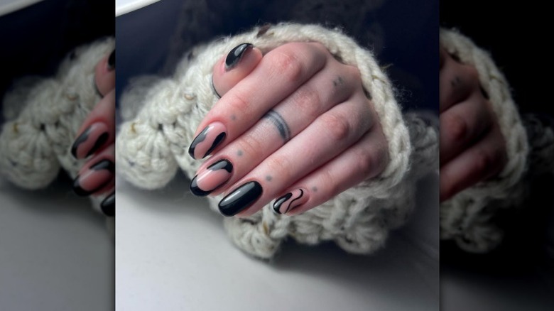 Black swirly nail art